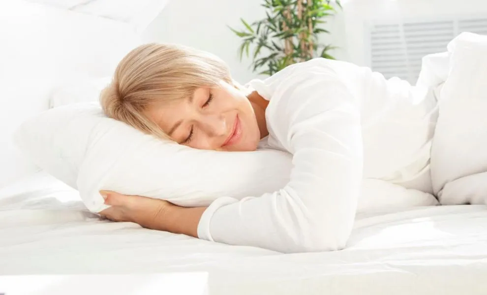 Das beste Nackenkissen für deine Schlafposition
